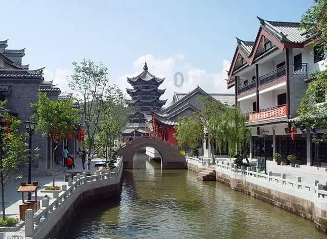 插插座和用充电宝充电比，哪个对手机电池伤害更少？游戏画面